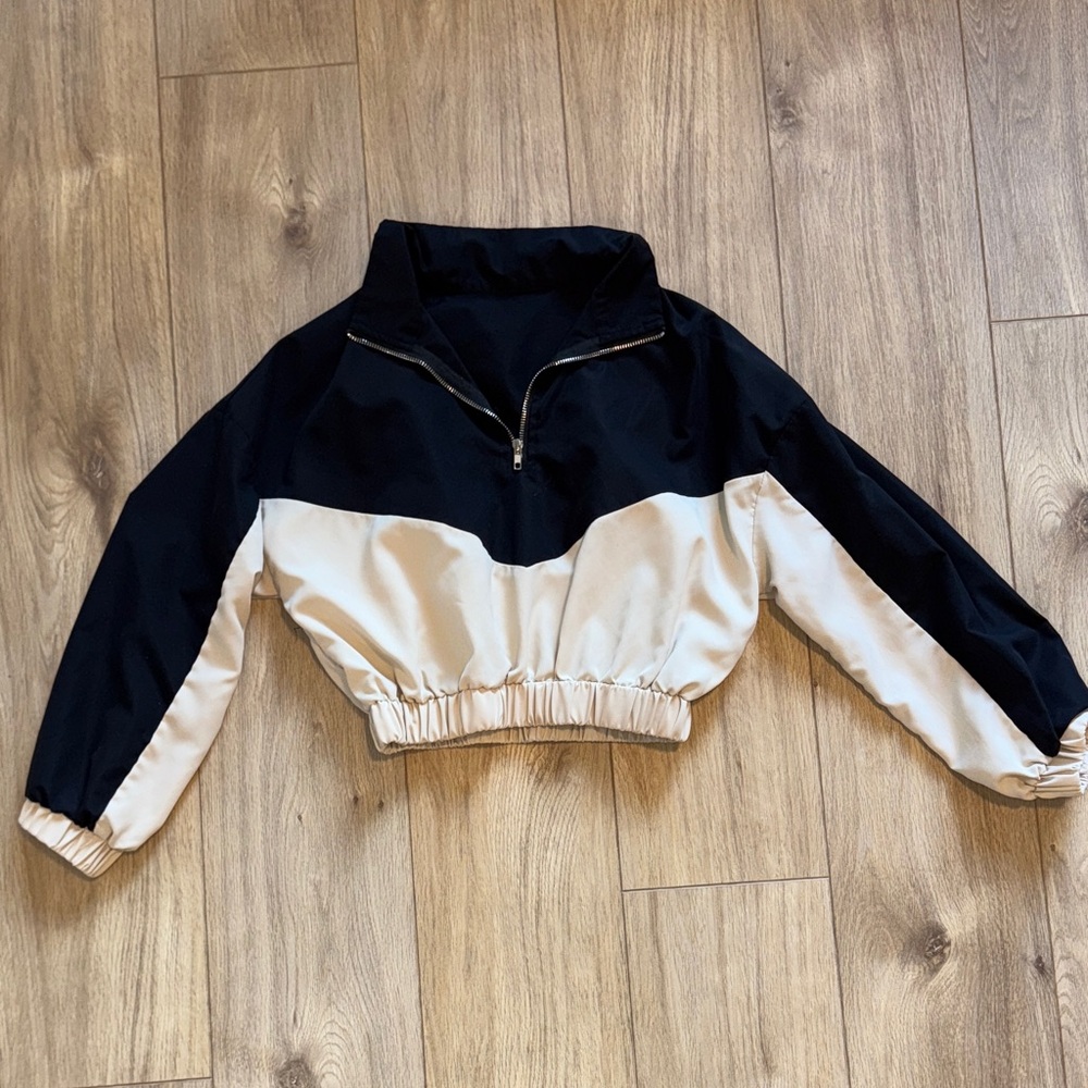 Cropped Two-Tone Half-Zip Windbreaker Top - Black & Cream
